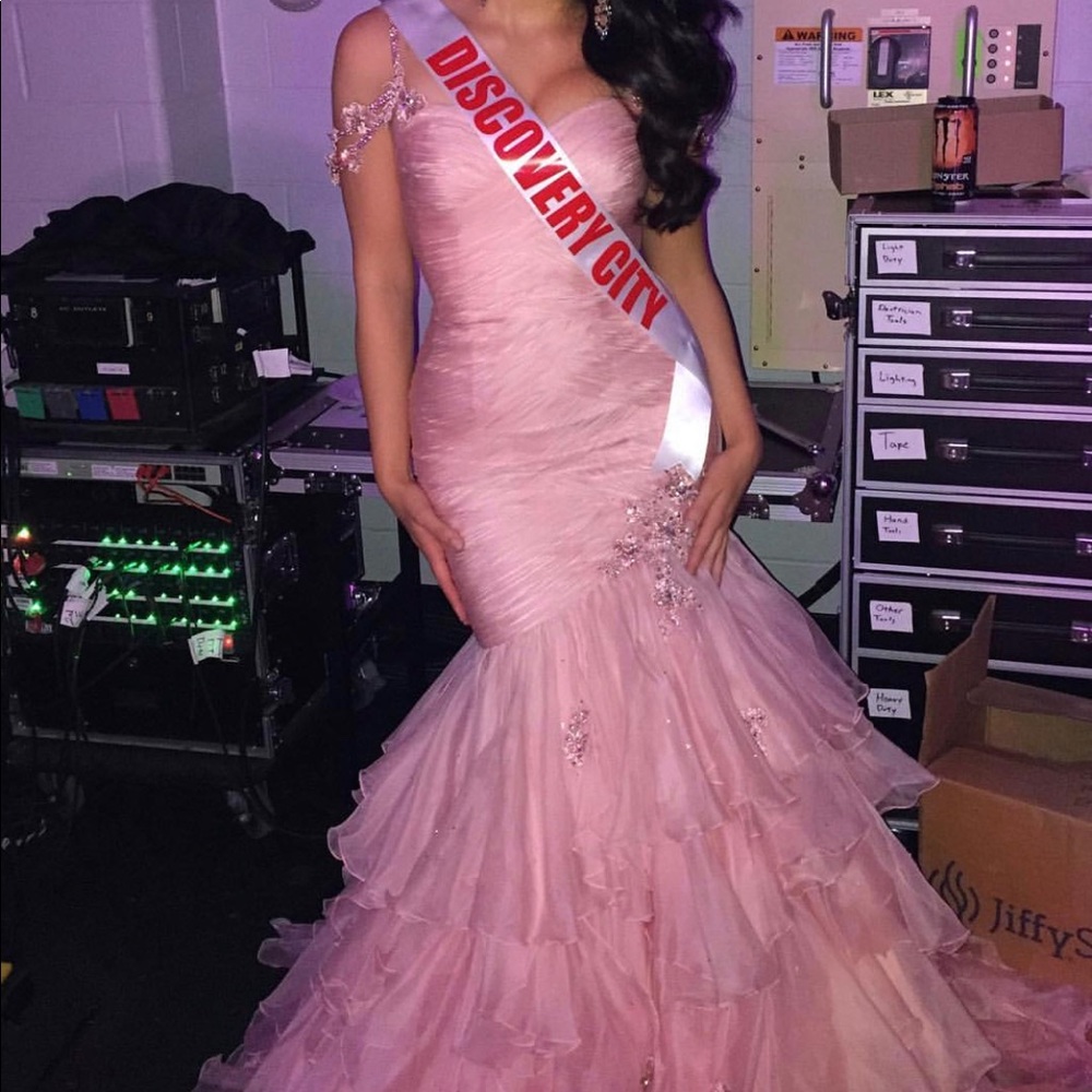 SHERRI HILL COUTURE GOWN - Picture 1 of 3